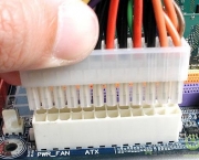 instalar-a-memoria-ram-e-o-microprocessador-6