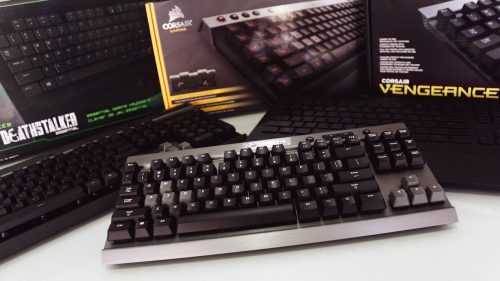 Alguns modelos de teclado para computador