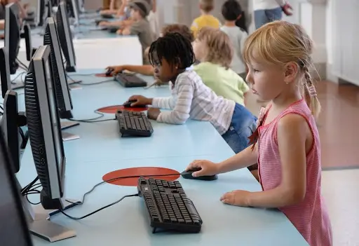 Crianças Usando Internet 